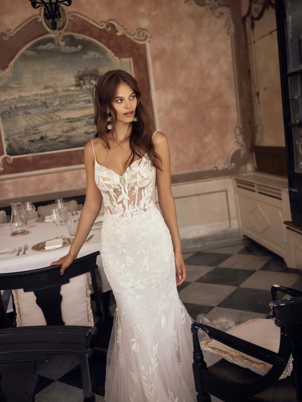 close-up-front-of-wedding-dress-mavara-by-modeca